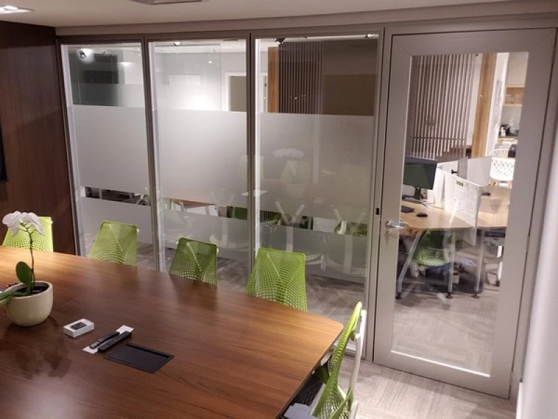 divisória de ambiente com porta